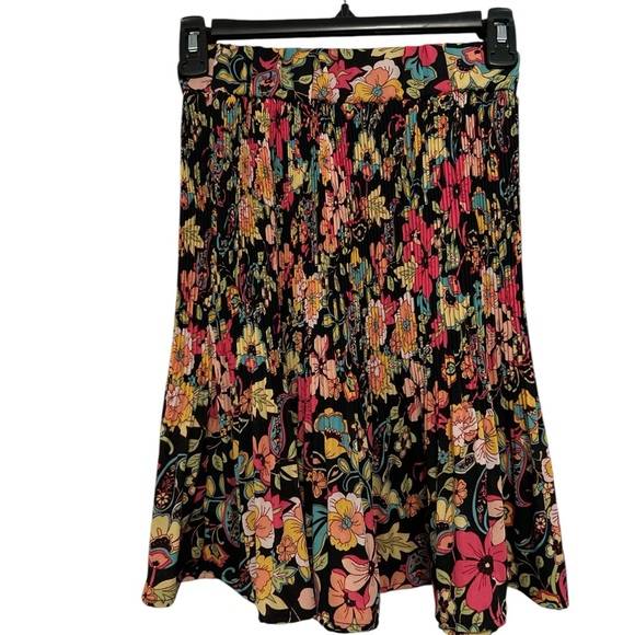 Status By Chenault Dresses & Skirts - Status by Chenault Floral Pleated Skirt - Multicolor Size XS